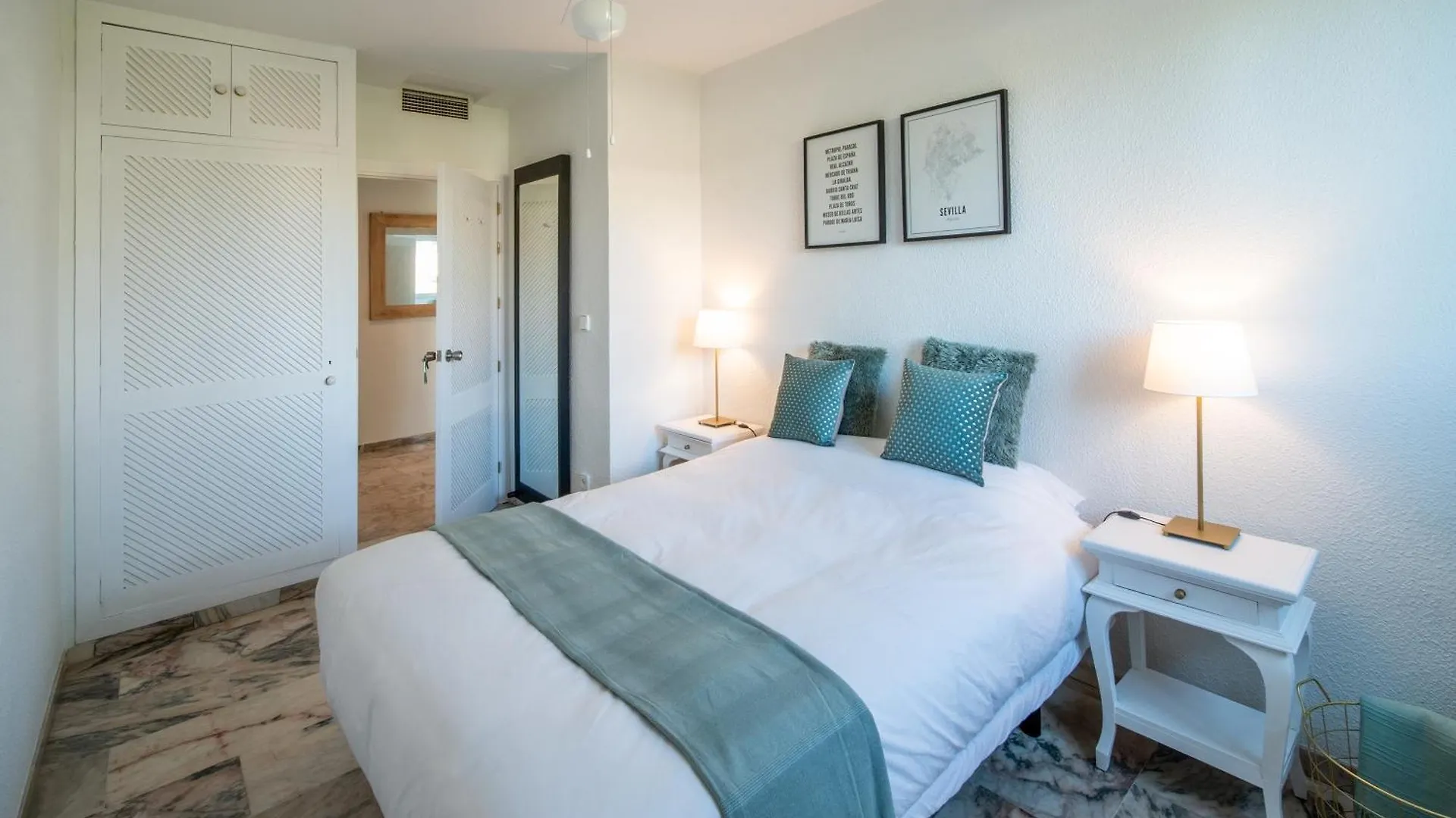B&B Arena Sevilla Tomares Bed & Breakfast