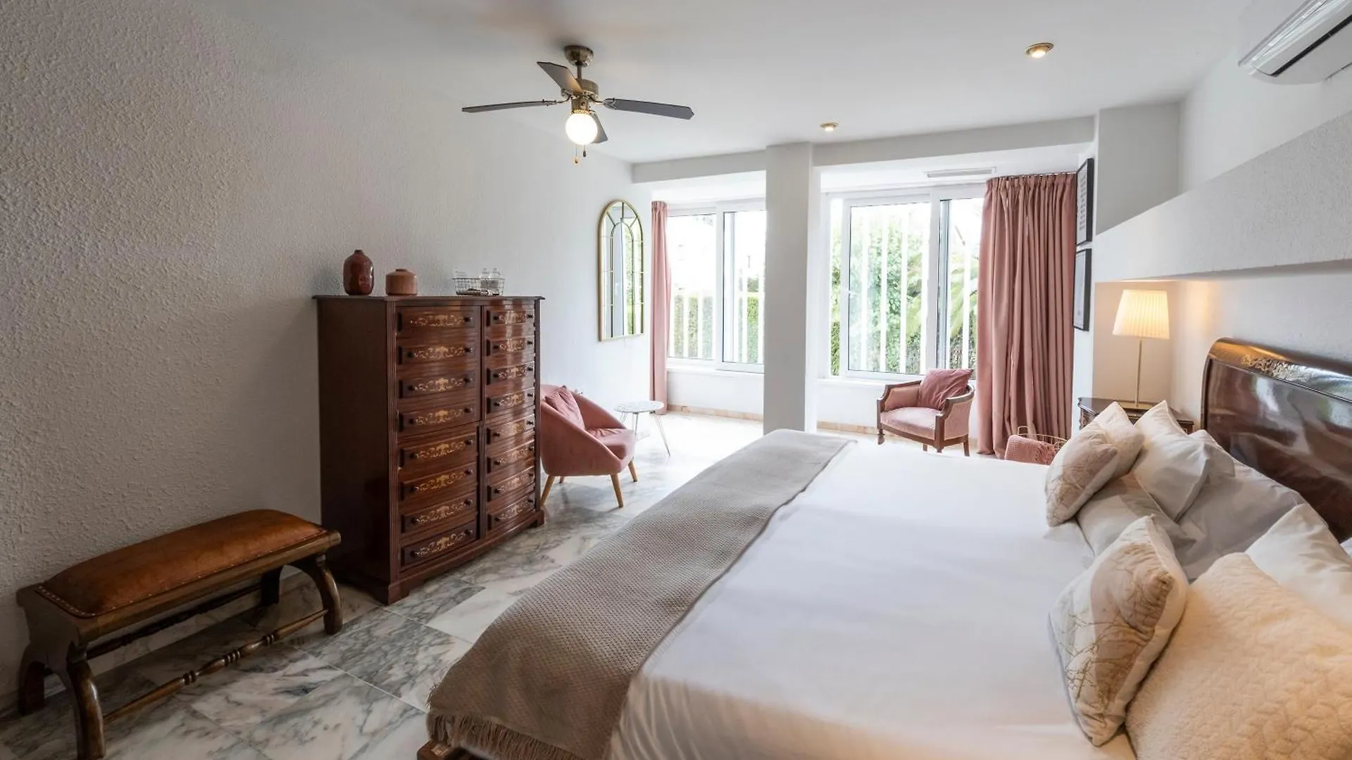 B&B Arena Sevilla Tomares