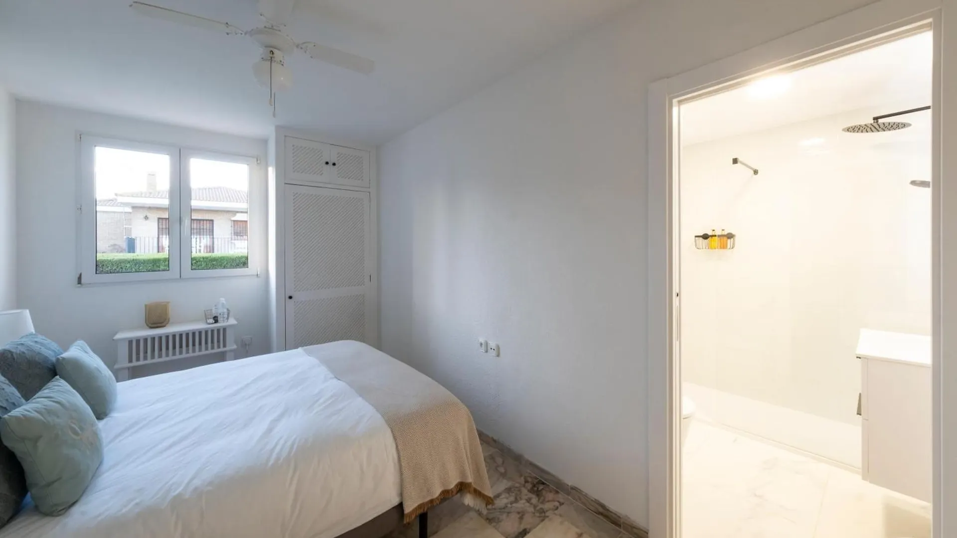 B&B Arena Sevilla Tomares 3*,